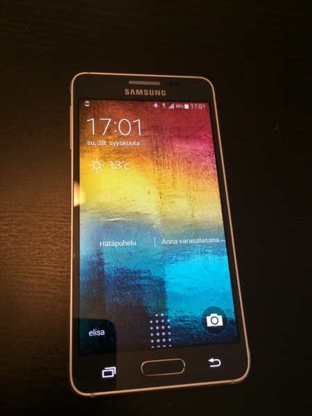 Samsung Galaxy Alphan Super AMOLED -näyttö