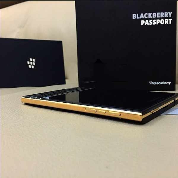 BlackBerry Passport kullattuna