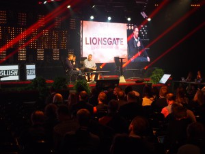 Tero Kuittinen moderoi keskustelun lisensoinnista peleissä - keskustelemassa olivat Lionsgaten Peter Levin sekä Next Gamesin Teemu Huuhtanen