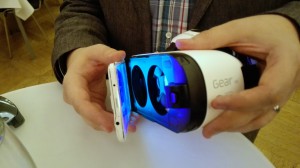 Galaxy Note 4 liitetään Gear VR:ään
