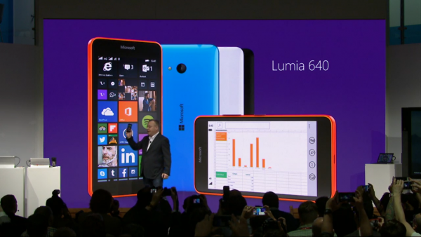 Stephen Elop näytti Lumia 640:n MWC:ssä
