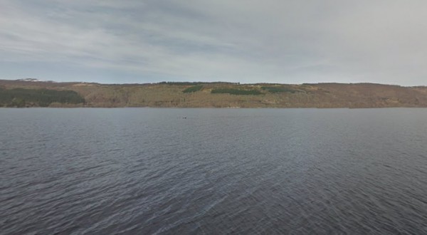 Google Mapsin tuoreissa Loch Ness kuvissa ajelehtii jotain tunnistamatonta