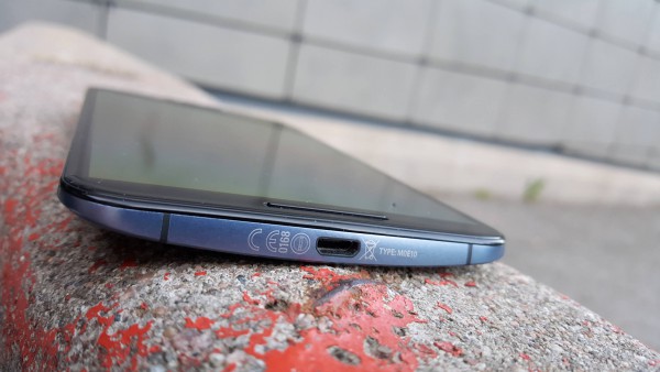 Nexus 6:n micro-USB -liitäntä löytyy laitteen alapäästä.