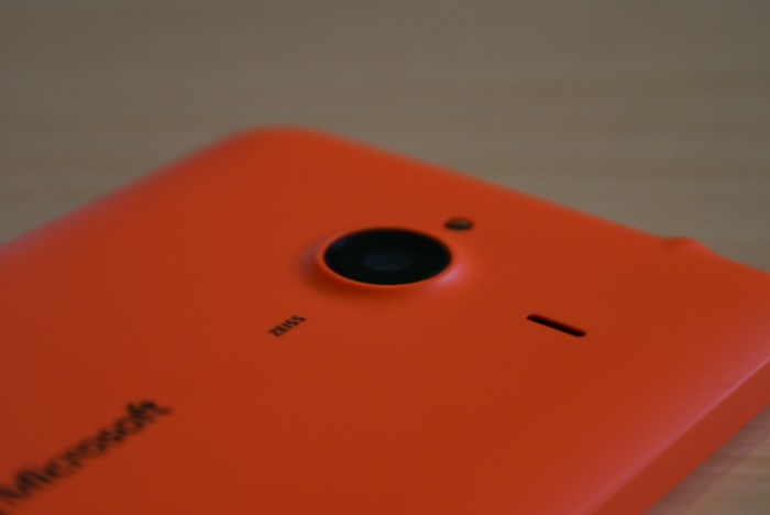 Lumia 640 XL:ssä on 13 megapikselin PureView -kamera, jossa on ZEISSin optiikka. Kamera tuottaa varsin laadukasta jälkeä, mutta valitettavasti optista kuvanvakainta kamerassa ei ole