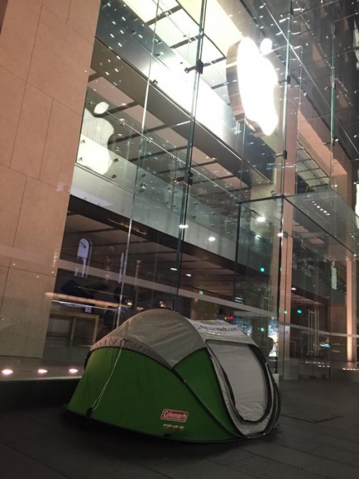 Apple Store Sydney ja ensimmäinen iPhone 6s -jonottaja.