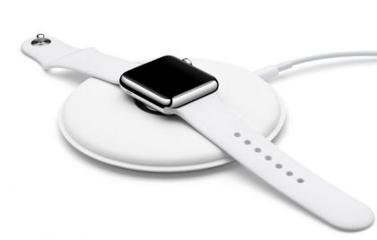 Watchissa Apple hyödyntää jo induktiolatausta ja on tuonut kellolleen myös latausalustan.