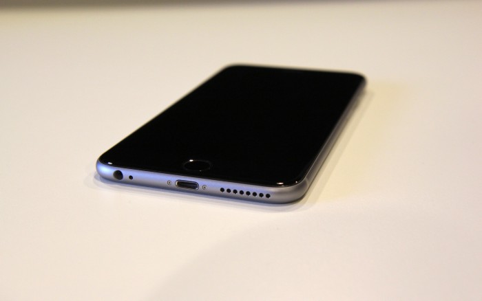 Huhun mukaan iPhone 7:ssä luovutaan perinteisestä pyöreästä kuulokeliitännästä.