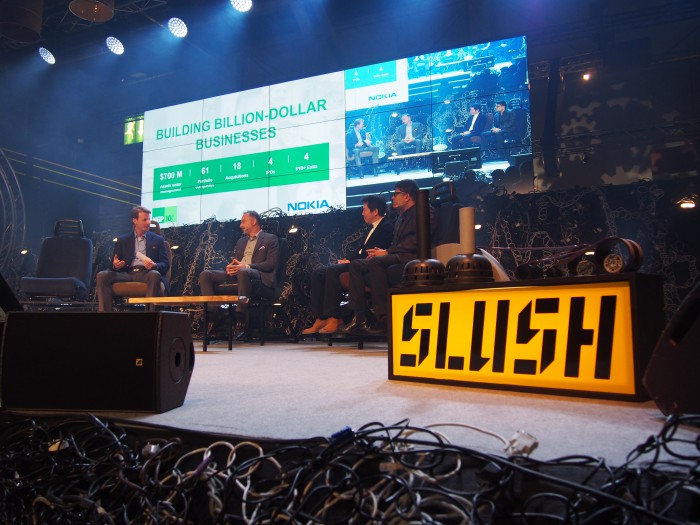 Nokian panelistit Risto Siilasmaa, Ramzi Haidamus, David Tang sekä Upal Basu Slushin lavalla