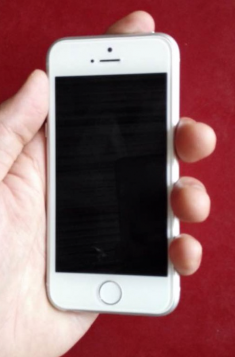 Vuotokuvassa väitetty "iPhone 6c:n" mallikappale.