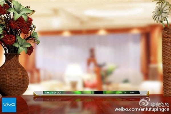 Vivo XPlay5 kiinalaisessa Weibo-palvelussa julkaistussa kuvassa kaartuvan näyttönsä kanssa.