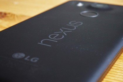 Nexus-puhelimia suositellaan tietoturvamielessä niille nopeasti tarjolle tulevien päivitysten ansiosta. Kuvassa Nexus 5X.