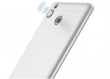 Uusi ominaisuus Redmi 3:n Pro-mallissa on puhelimen takaa löytyvä sormenjälkitunnistin.