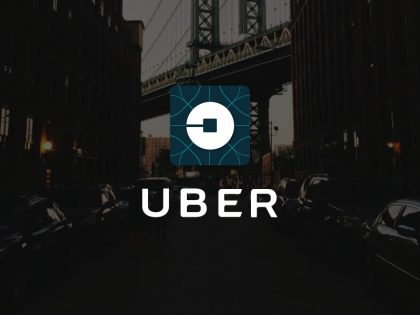 Uber-logo taustalla.