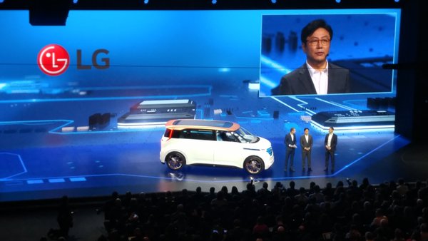 LG ja Volkswagen ovat tehneet yhteistyötä aiemminkin. Kuvassa Volkswagenin BUDD-e-konseptiauto, joka toteutettiin jo yhdessä LG:n kanssa.