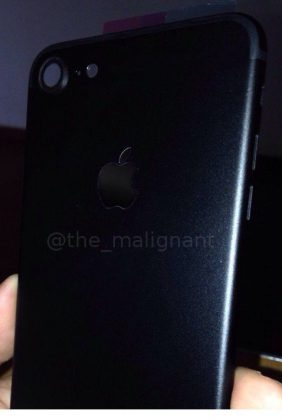 Musta iPhonen alumiinirunko.