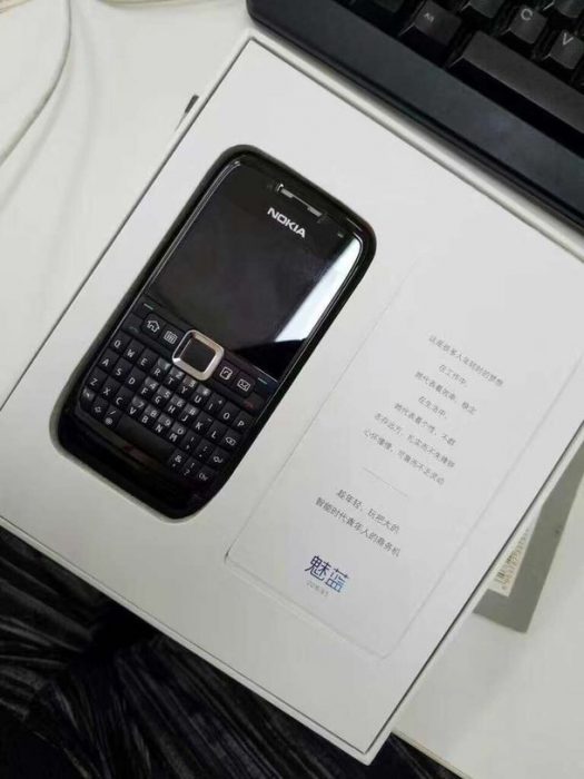 Nokia E71 Meizun kutsussa.