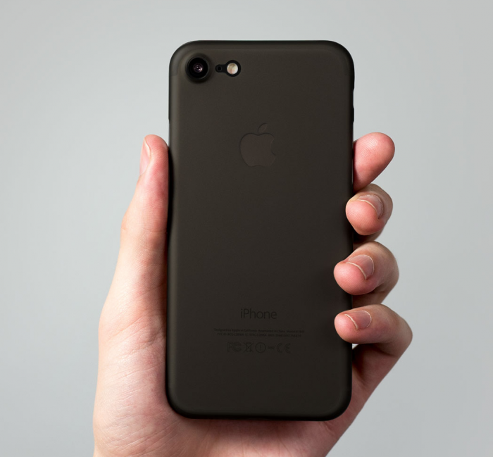 Peel-kuori säilyttää iPhone 7:n ulkonäön.