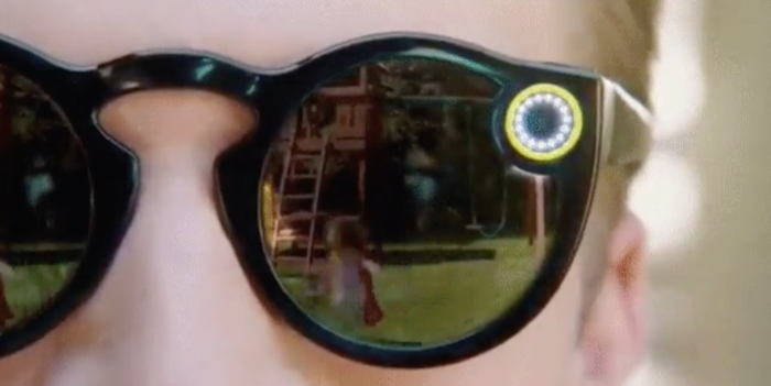 Spectaclesit kertovat selvästi valoilla milloin ne tallentavat videota.