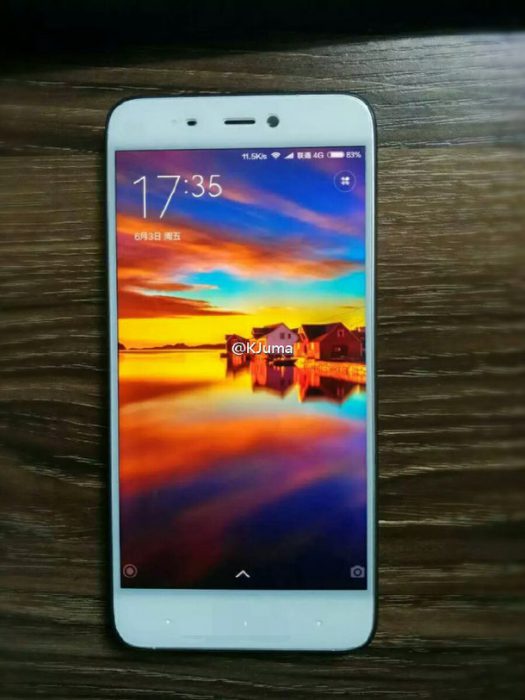 Tuorein vuotokuva Xiaomi Mi 5s:stä sisältää näytön alapuolella kolme pistettä. Näyttölasin alapuolella pitäisi olla sormenjälkitunnistin.