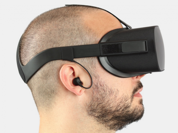 Oculus Rift ja uudet kuulokkeet.