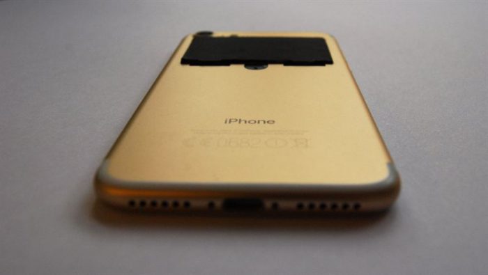 Integroitu myFC:n polttokenno lisää iPhone 7:n paksuutta 0,9 millimetriä.