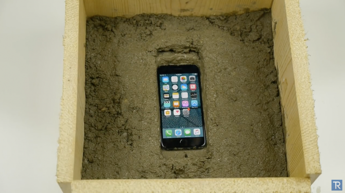 TechRax iPhone 7 betonissa