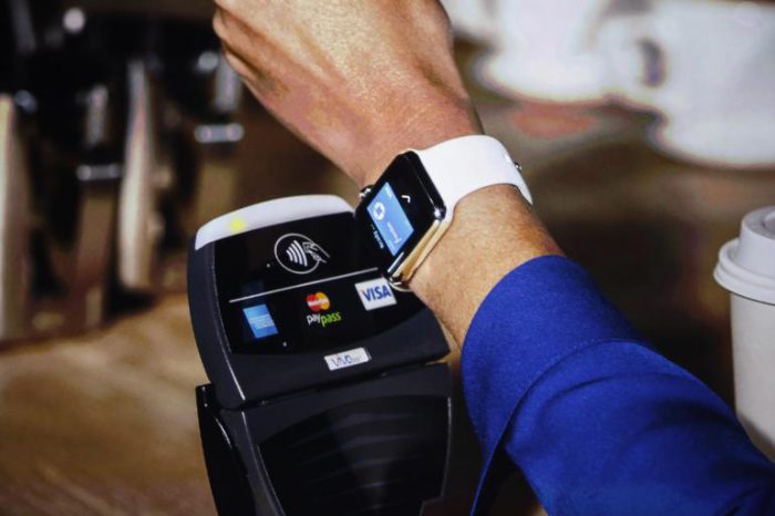 Apple Paylla voi maksaa myös Apple Watchilla.