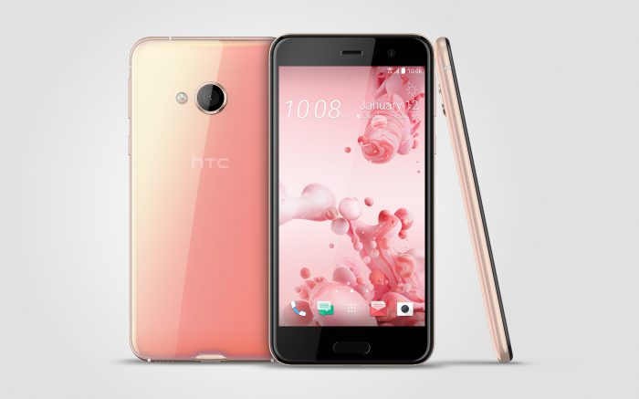 HTC U Play pinkkinä.