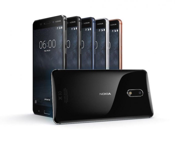 Nokia 6. Etualalla kiiltävä musta Arte Black -versio, joka tulee eri hintaan ja vasta myöhemmin.