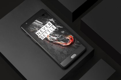 OnePlussan nykyinen OnePlus 3T Midnight Black -värinä.