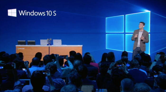 Microsoftin Windows- ja laiteyksikön vetäjä Terry Myerson esitteli Windows 10 S:n.