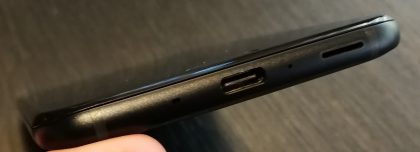 3,5 millimetrin perinteistä kuulokeliitäntää ei HTC U11:stä löydy.