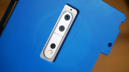 Frandroid-sivuston paljastus kertoo: Nokia 9:ssä on takana kaksi kameraa, kaksois-LED-kuvausvalo sekä ilmeisesti lasertarkennuksen aukko.
