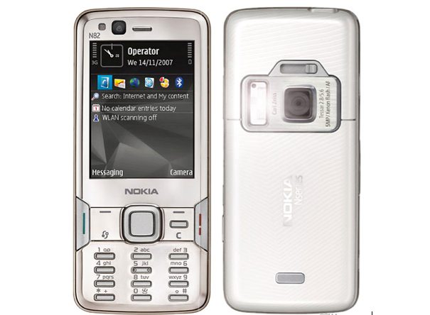 Nokia N82.