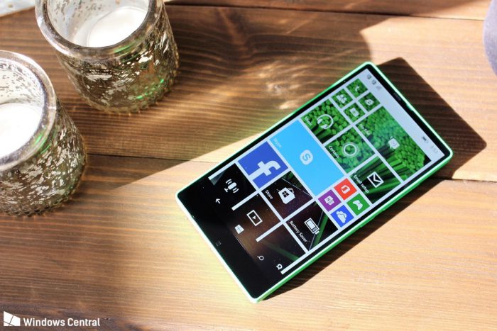 Lumia 435:ksi kehitetty laite, koodinimi Vela, Windows Centralin kuvassa.