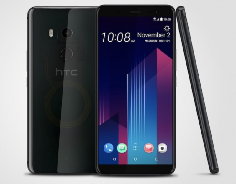 HTC U11+ läpikuultavana Translucent Black -värinä.