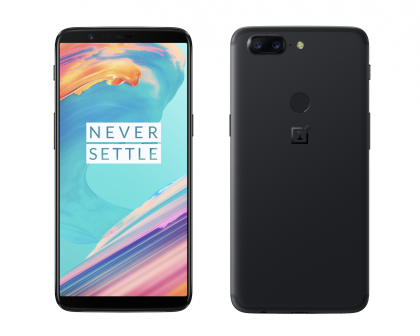 OnePlus 5T edestä ja takaa.