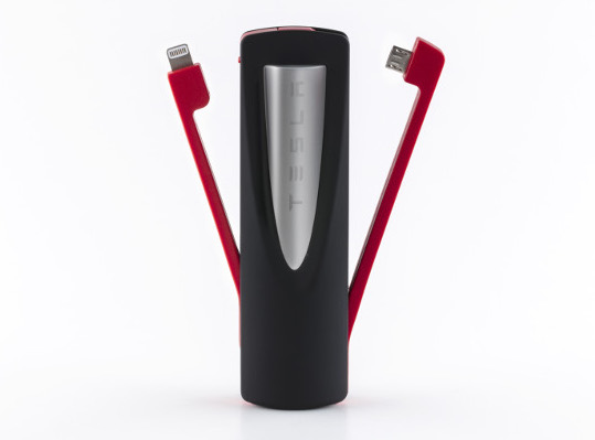 Tesla Powerbank sisältää Lightning- ja Micro-USB-liittimet.
