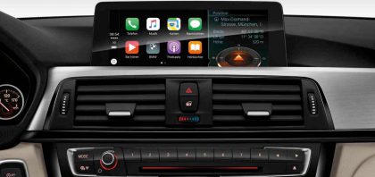 CarPlay tuo auton näytön kautta käyttöön keskeisiä iPhonen toimintoja.