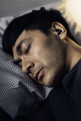 QuietOnin uudet kuulokkeet on tehty estämään kuorsausäänien kuulemista.