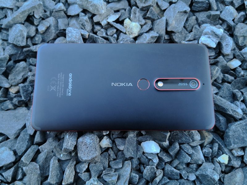 Sormenjälkilukija löytyy uudessa Nokia 6:ssa takaa.