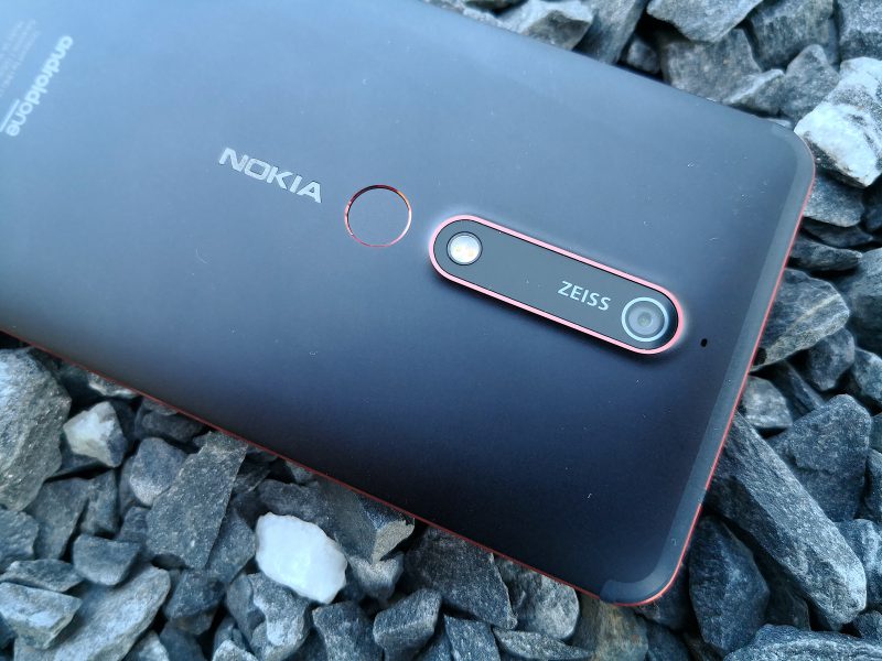 Nokia 6:n kamera-alue on laaja, mutta sisältää vain yhden kameran.