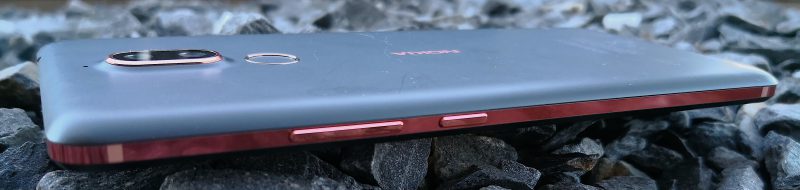 Nokia 7 Plussan kyljet on tehty kuparinväriseksi.