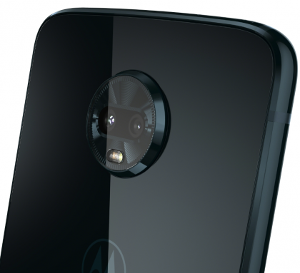 Yksi Moto Z3 Playn uudistus on taakse lisätty toinen kamera.