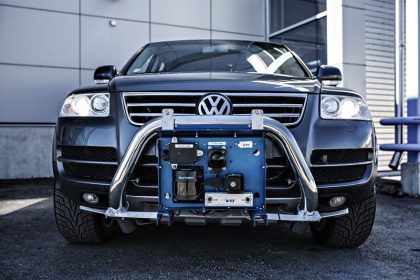 VTT:n Volkswagenin perustalle kehittämä robottiauto Martti.