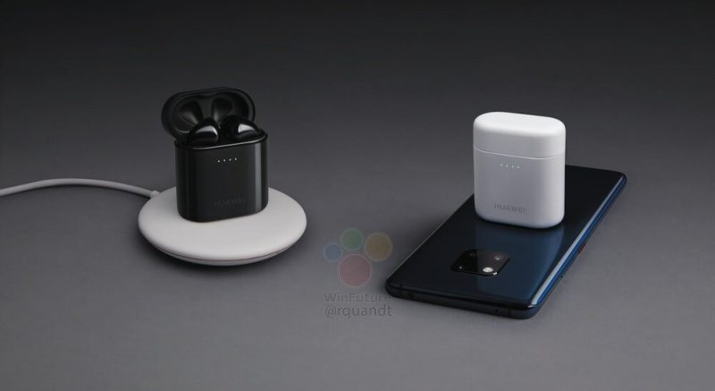 Huawei Mate 20 Pro pystyy lataamaan langattomasti Freebuds 2 Pro -kuulokkeiden koteloa. Kuvassa esille pääsee myös puhelimen kolmoistakakamera.