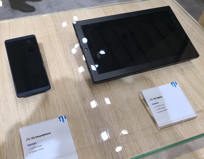 ZTE esitteli myös 5G-älypuhelimen ja -tabletin prototyyppejä.