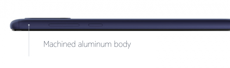 Nokia 3.1 Plussan runko on alumiinia. Ylä- ja alapäässä on muoviset kaistaleet.
