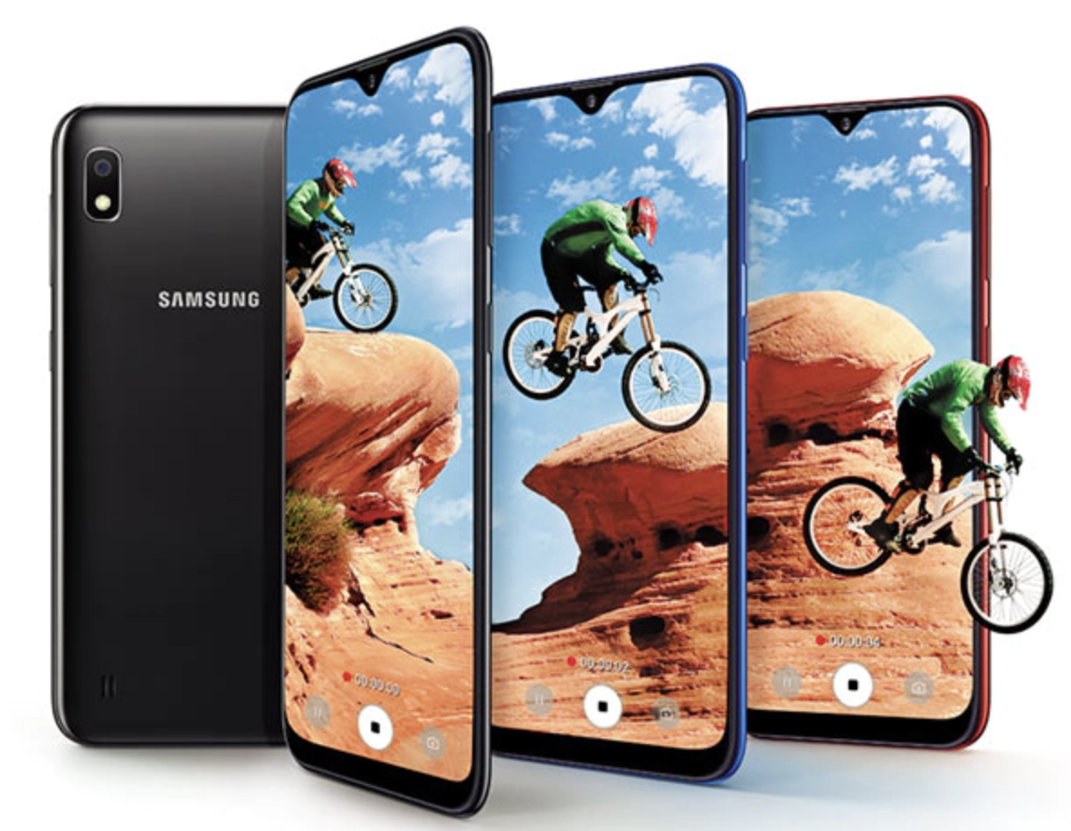 Samsung Galaxy A10:n näytön yläreunassa on lovi, josta löytyy etukamera.