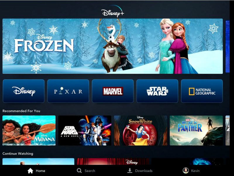 Tältä Disney+:n etusivu näyttää television ruudulla.